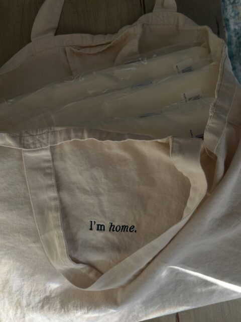 Moments from this weekend 🫶
- Shipping out orders (thank you!!) ❣️
- Shopping locally sourced produce 🥑🌱
- Weekend treats & coffee ☕️