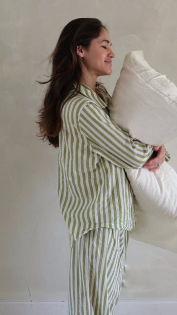 Skincare isn’t just what you put on your skin. It’s what you put against it. 

By combining skincare with smart materials, you got yourself covered from unnecessary bacteria and acne-triggers. 

Serums treat, smart products ✨ protect ✨