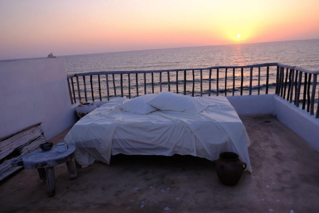 Antibacterial bedding fabric showing health benefits and drawbacks for sleep hygiene