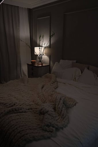 a cozy bedroom setting using organic bamboo sheets